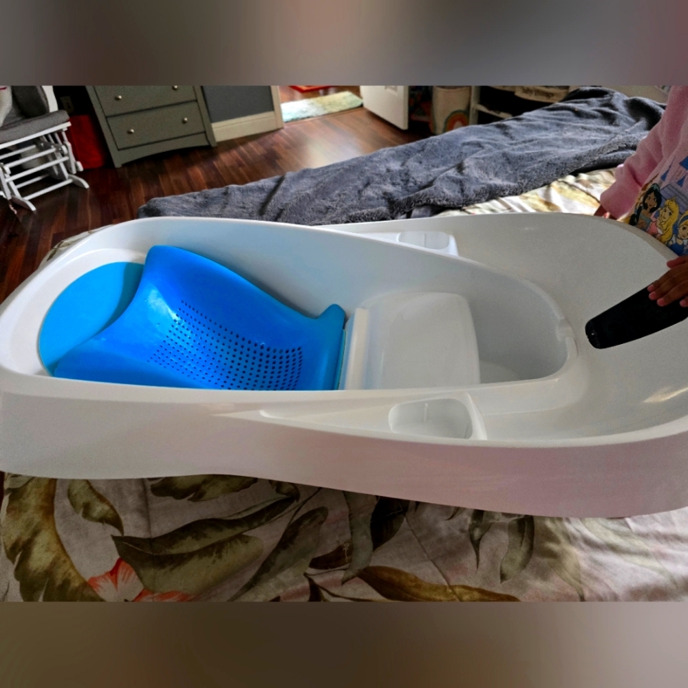 4moms baby tub with digital thermometer